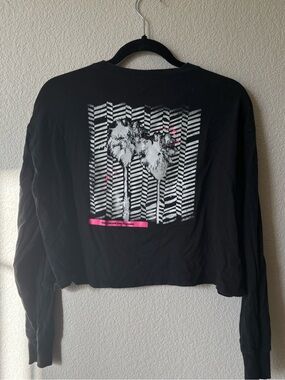 Hollister Black Crewneck Crop Tee with Palm tree back graphic